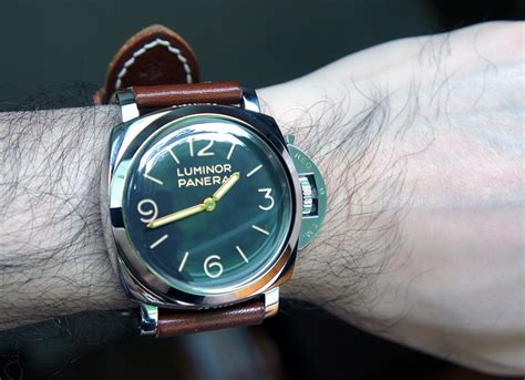 Panerai Luminor 1950 3 Days PAM372 Watch Review .